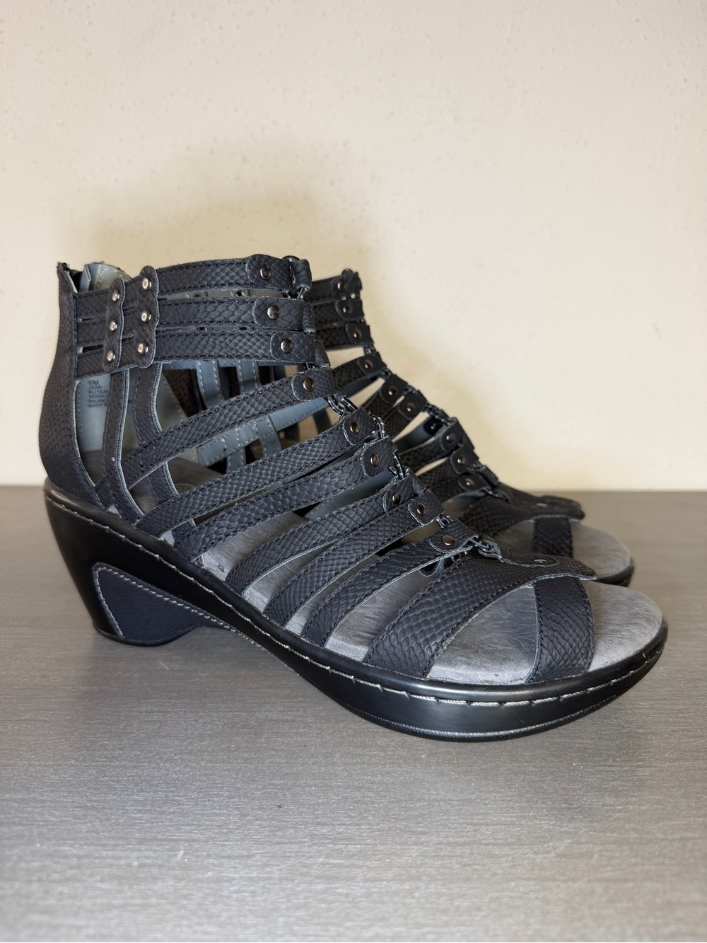 Jambu Jean Black Vegan Leather Gladiator Wedge Sandals Size 9M New Condition